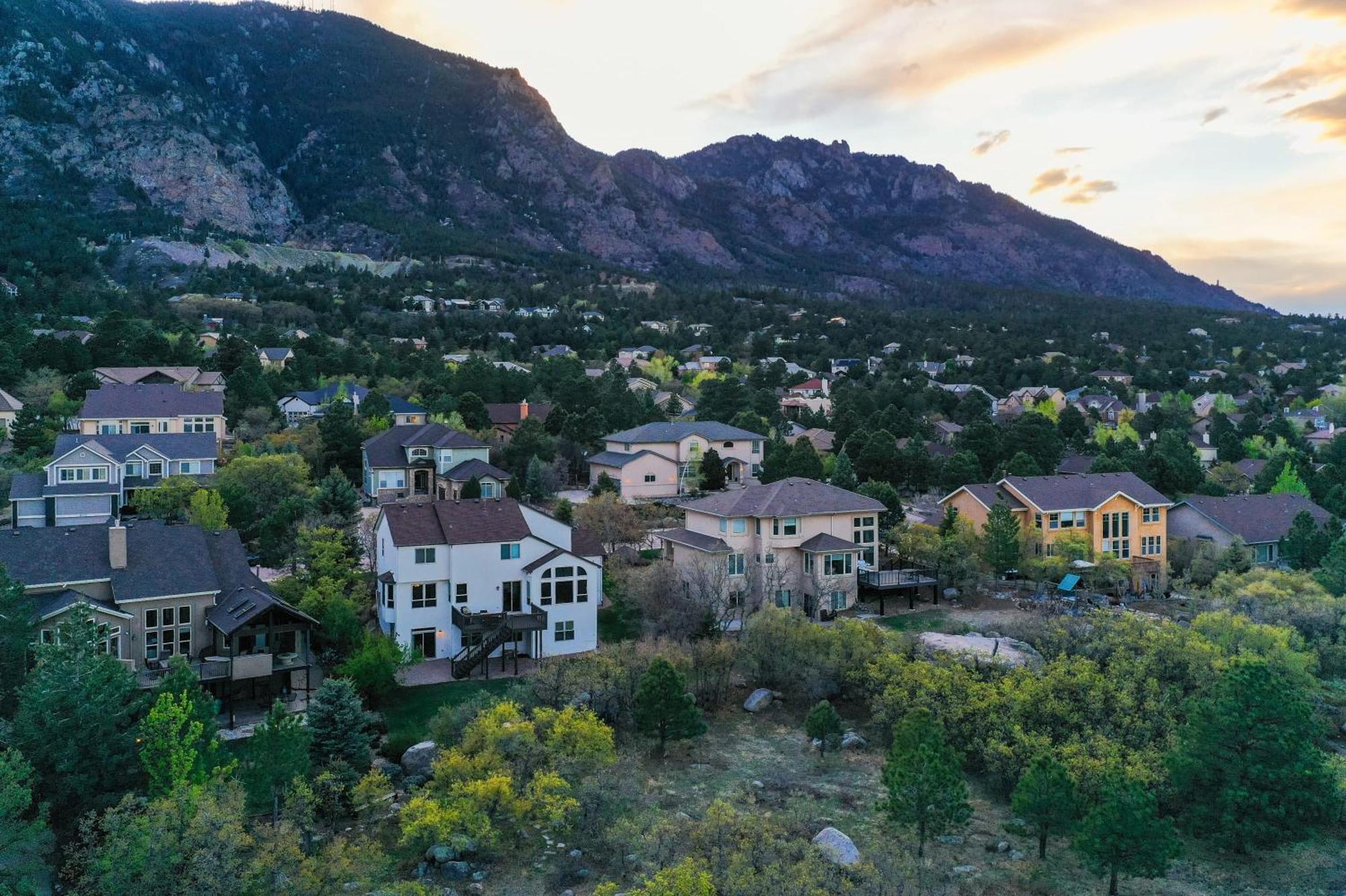 Space Command A Plus Views Bbq Games Prime Location Villa Colorado Springs Exterior photo